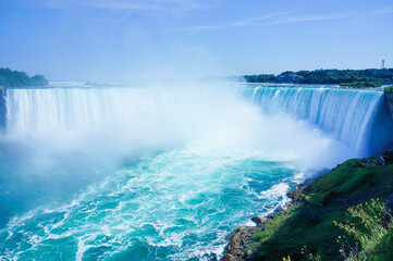 ナイアガラの滝の水しぶき
