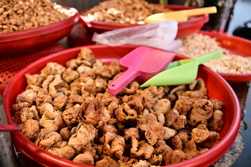In Taiwan's markets, stalls display a variety of gluten products. Gluten, made from wheat flour, offers a chewy texture, a crucial element in Taiwan's vegetarian culture.