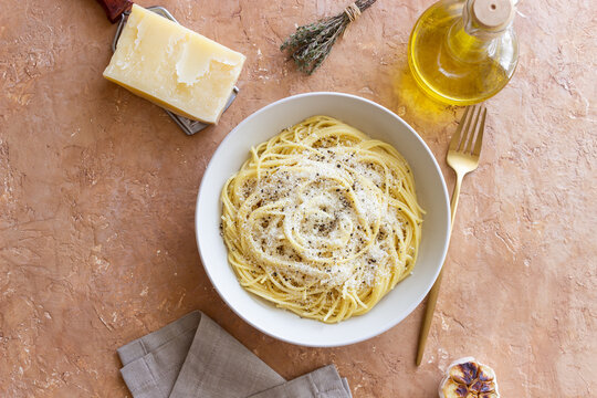 Roman pasta spaghetti with black pepper and cheese. Cacio e pepe. Recipes.