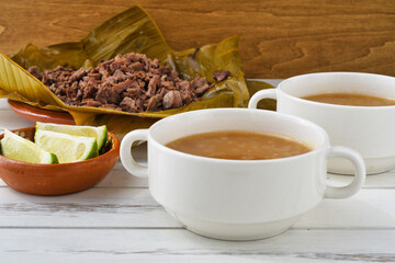 メキシコの牛肉のバルバコアとバルバコアのコンソメ 
Mexican barbacoa de res (beef barbacoa) and consomé de barbacoa (consommé of beef barbacoa) 
