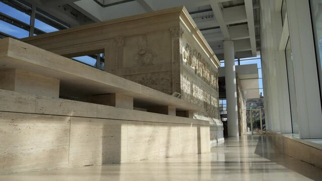 Altare dell'Ara Pacis Augustae a Roma. (Altare della pace di Augusto).
Primo piano del bassorilievo dell'ara pacis