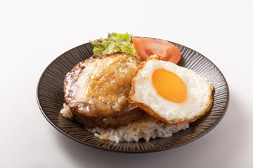チーズハンバーグ丼（ロコモコ）