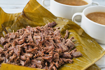 メキシコの牛肉のバルバコアとバルバコアのコンソメ 
Mexican barbacoa de res...