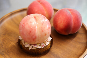 新鮮な桃を使ったケーキ、タルト