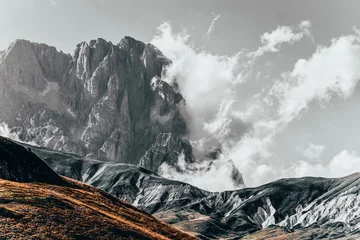 Deurstickers Nuvole e montagna , bellezza naturale © Alessia