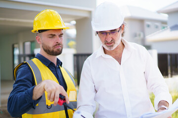 Foreman and client having a discussion.