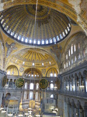 Fototapeta na wymiar Intérieur de la Mosquée Bleue à Istanbul