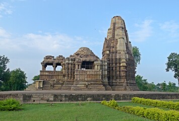 Fototapeta na wymiar Beautiful temple adorned with sculptures and surrounded by peaceful nature., Duladeo Shiva Temple - Khajuraho - Madhya Pradesh - India