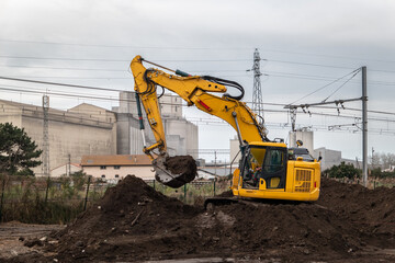 Retroescavadora girat&oacute;ria na prepara&ccedil;&atilde;o de terreno e funda&ccedil;&otilde;es de resid&ecirc;ncia