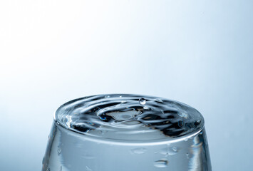 美しい水滴のアクション