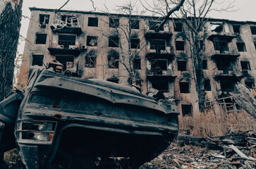 Fototapeta na wymiar destroyed and burned houses in the city Russia Ukraine war