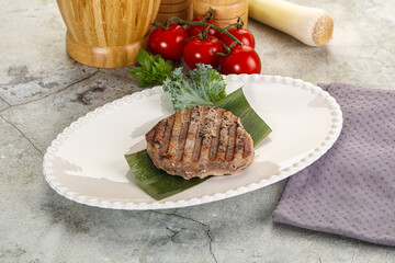 Grilled tuna medallion in the plate