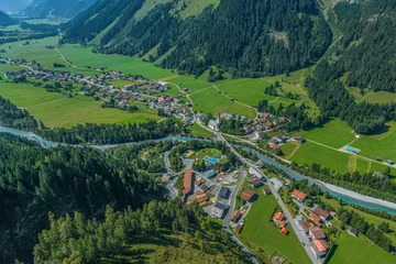 Foto op Plexiglas Ausblick auf das idyllisch gelegene Häselgehr im Naturpark Tiroler Lechtal © ARochau