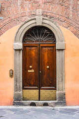 Fototapeta na wymiar Italian Door. Old Italian street of a small town of Lucca in Tuscany