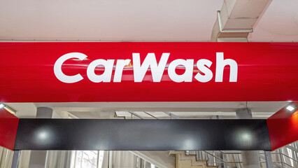 Obraz premium Sign Car Wash White Text at Red Automatic Tunnel Service Station