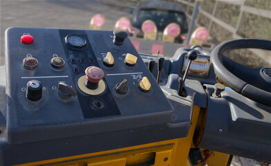 Bedienfeld einer Asphaltfräse