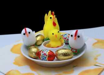Famille poussin de Pâques © helenedevun