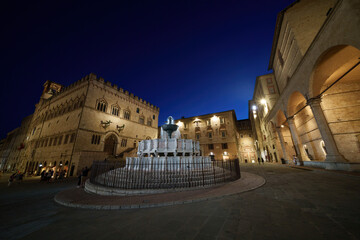 Fototapeta na wymiar Perugia, historic city of Umbria, Italy: Piazza IV Novembre by night