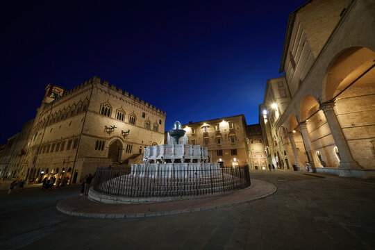 Perugia, historic city of Umbria, Italy: Piazza IV Novembre by night