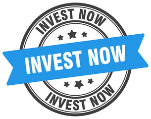 invest now stamp. invest now label on transparent background. round sign