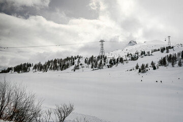 Bernina, Val Bernina, Diavolezza, Bergbahn, Piste, Berninapass, Lago Bianco, Alpen, Graubünden, Winter, Schneedecke, Bernina-Express, Zugfahrt, Wintersport, Eis, Stausee, Schweiz