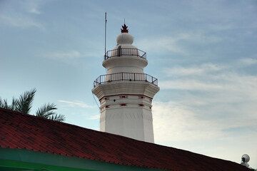 Photo of the white banten royal tower object, with a blue sky background