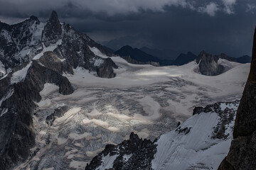 Glacier du Mont-Blanc par temps orageux