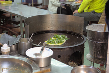 cooking in a kitchen restaurant egg omelet chive cilantro food eat asia taiwan tourism tourist cook pot fried hot boiling chef