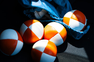 オレンジ色のジャグリングボール