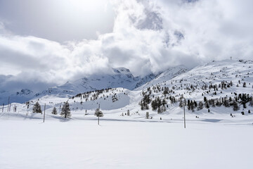 Bernina, Val Bernina, Diavolezza, Bergbahn, Piste, Berninapass, Lago Bianco, Alpen, Graubünden, Winter, Schneedecke, Bernina-Express, Zugfahrt, Wintersport, Eis, Stausee, Schweiz