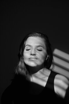 retrato rosto feminino com sombras de snoot c&ocirc;nico 