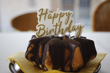 Gebutstagskuchen HAPPY Bitrthday mit Kerze