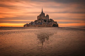 Selbstklebende Fototapete Nordeuropa Beautiful Abbey Mont Saint Michel in France