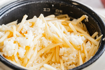 炊きあがった筍の炊き込みご飯