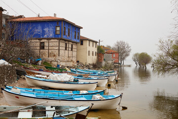 Obraz premium Fishing boats on the shores of Lake Apolyont. Touristic fishing village, Gölyazı, Bursa, Türkiye
