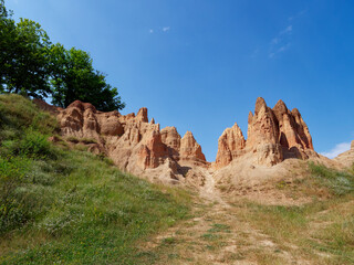 Fototapeta premium Sand Pyramids located near the city of Foča in Bosnia and Herzegovina. The Sand Pyramids are a fascinating natural phenomenon.