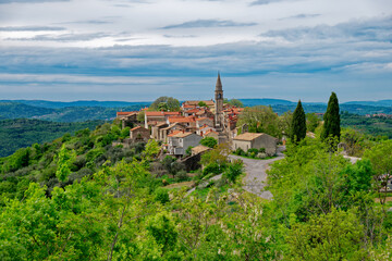 Fototapeta na wymiar View of the village Draguć in Istria, Croatia. Rural tourism.