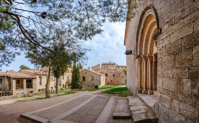 Fototapeta na wymiar The church of Santa Maria de Siurana is a Romanesque building in Siurana, Tarragona.