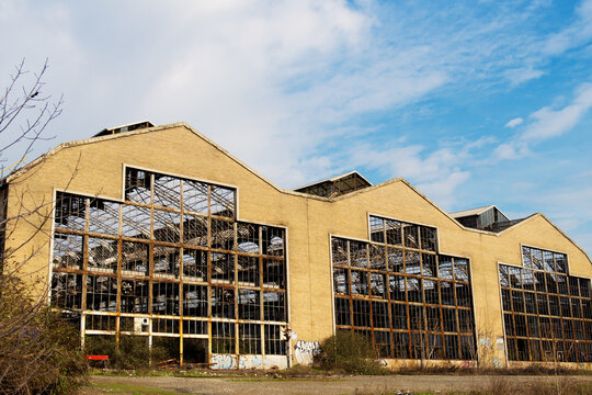 The crystal palace in Milan Lambrate, factory for the assembly line of motorcycles, abandoned, damage assessment to the structures of the former industrial plants