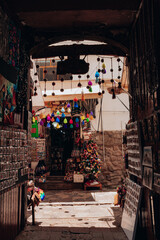 calle de Pisac, Mercado de artesanías en Pisac, Cusco  - obrazy, fototapety, plakaty