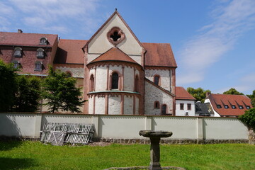Romanische Klosterkirche im Kloster Wechselburg in Sachsen