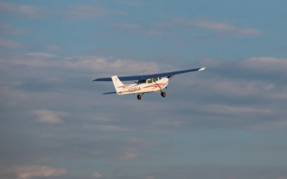 FORT MYERS 15 FEB 2024. A CESSNA 172M takes off from Page Field Airport in Fort Myers on the Gulf Coast. Florida, USA
