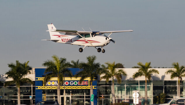 FORT MYERS 15 FEB 2024. A CESSNA 172M takes off from Page Field Airport in Fort Myers on the Gulf Coast. Florida, USA