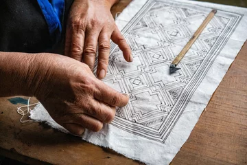 Fototapete Mu Cang Chai A Flower Hmong woman draws a pattern for her traditional embroidery, Mu Cang Chai, Yen Bai, Vietnam