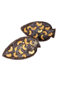 Dark Belgian chocolate Easter egg, filled with cupuacu jam and cashew nuts_2.