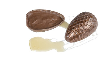 Milk chocolate Easter egg filled with Brazilian honey cake_7.