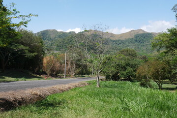 Fototapeta na wymiar Straße durch die Stadt El Valle de Antón in Panama