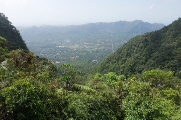 Fototapeta na wymiar Blick in die Stadt El Valle de Antón in Panama von den Bergen aus