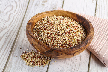 Raw dry quinoa cereal grain