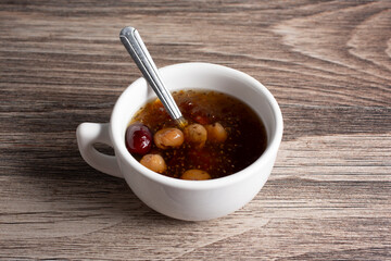 A view of a mug of che duong nhan.